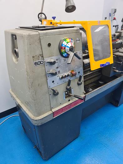 Used COLCHESTER TRIUMPH 2000 15" X 30" GAP BED CENTRE LATHE