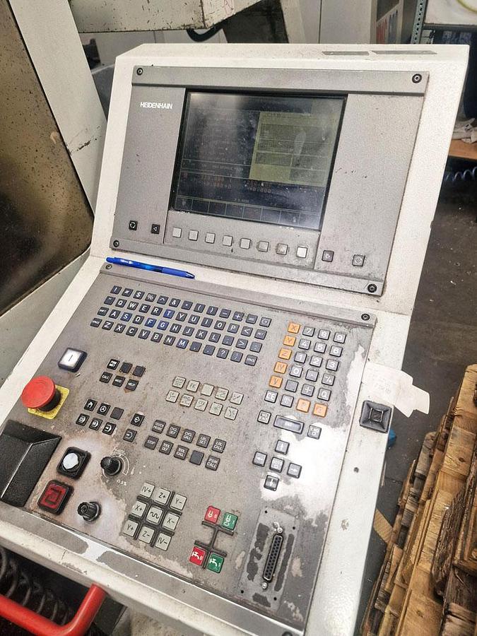 Used BRIDGEPORT VMC 800 VERTICAL MACHINING CENTRE