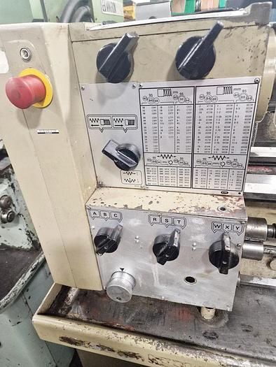 Used HARRISON M300 13" x 25" STRAIGHT BED CENTRE LATHE