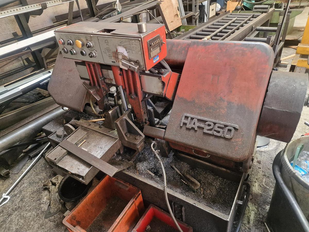 Used AMADA HA250 AUTOMATIC HORIZONTAL BANDSAW