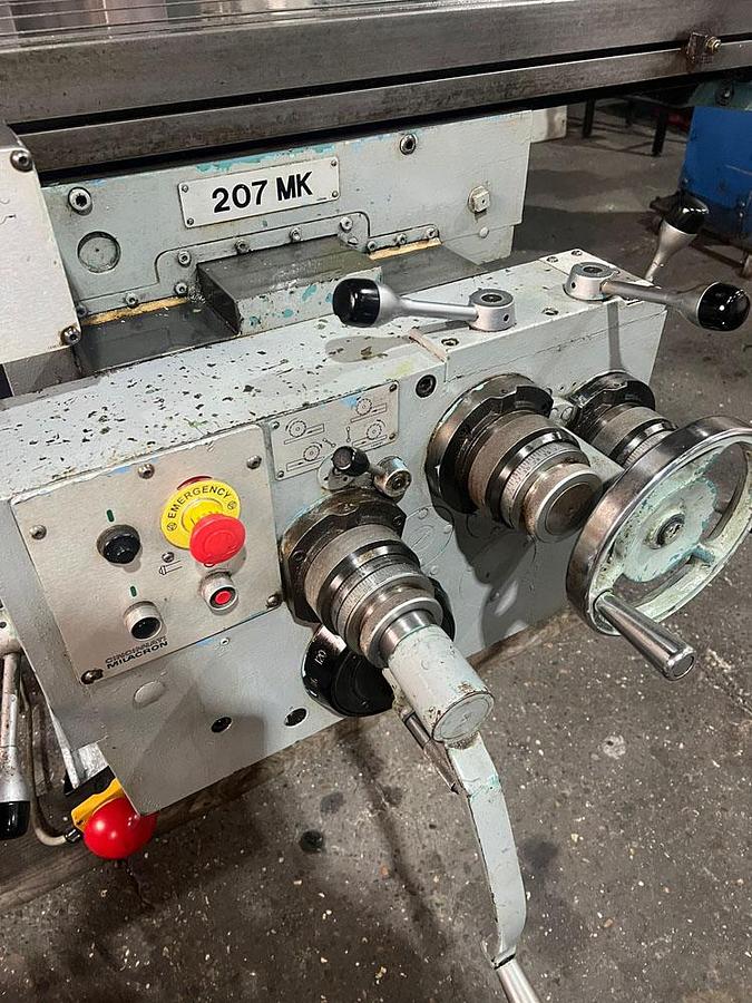 Used CINCINNATI MILACRON  207 MK VERTICAL MILL