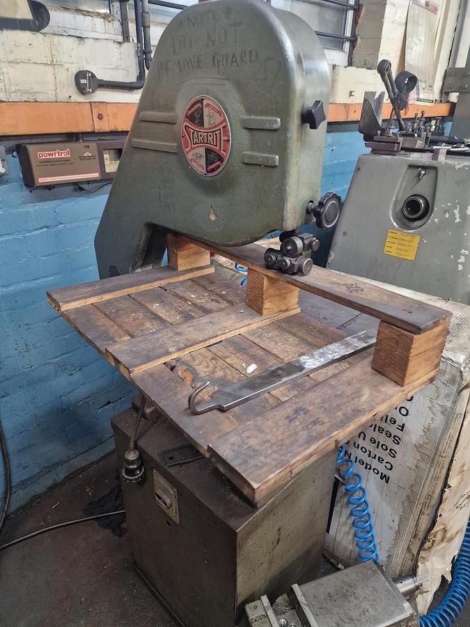 Used STARTRITE VERTICAL BANDSAW