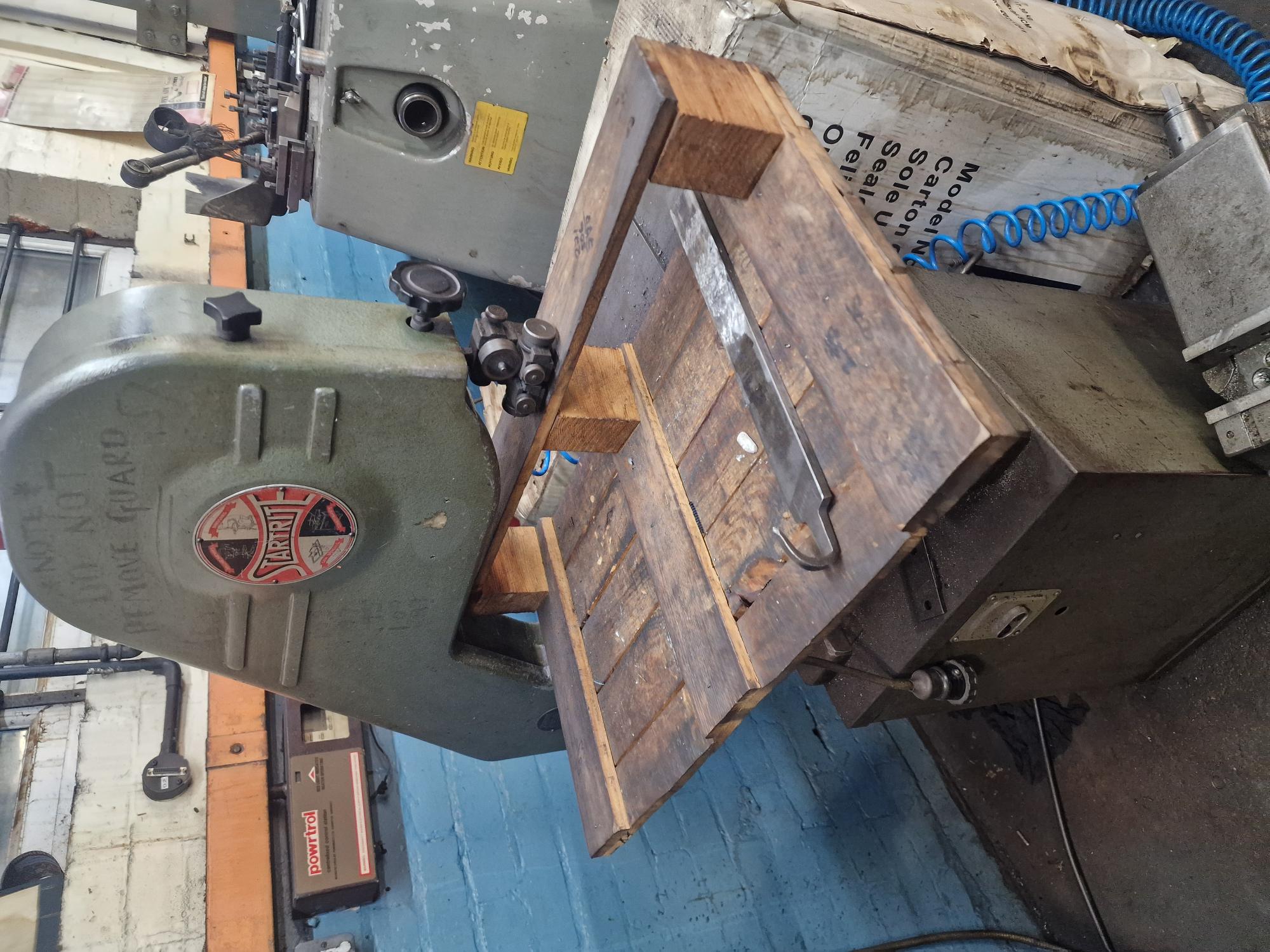 Used STARTRITE VERTICAL BANDSAW