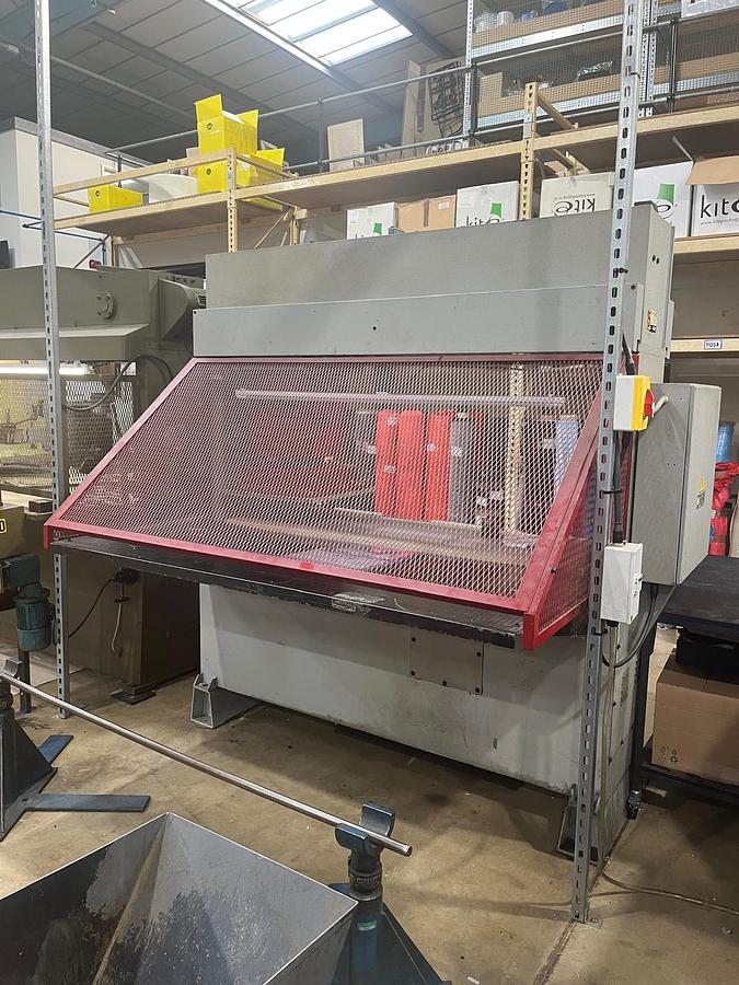 Used COX & WRIGHT TRAVELLING HEAD DIE CUTTING PRESS