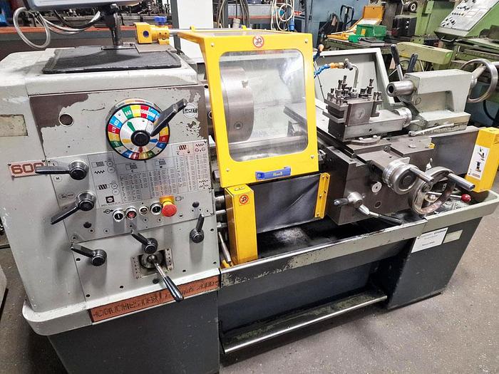 Used COLCHESTER TRIUMPH 2000 15" x 30" GAP BED CENTRE LATHE