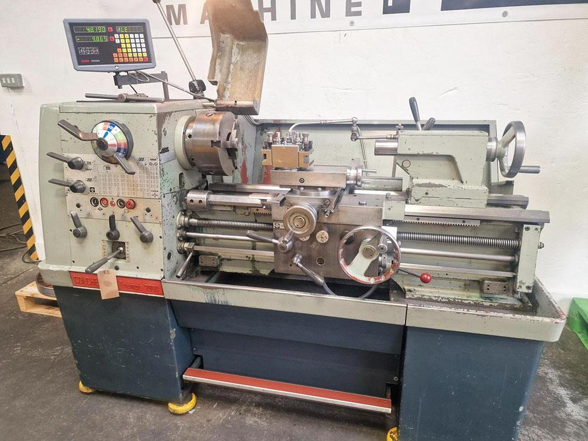 Used COLCHESTER TRIUMPH 2000 15" x 30" GAP BED CENTRE LATHE