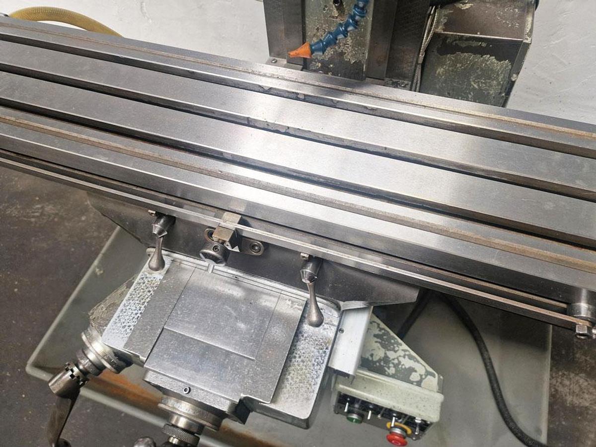 Used BRIDGEPORT SERIES 1 BR2J2 TURRET MILL