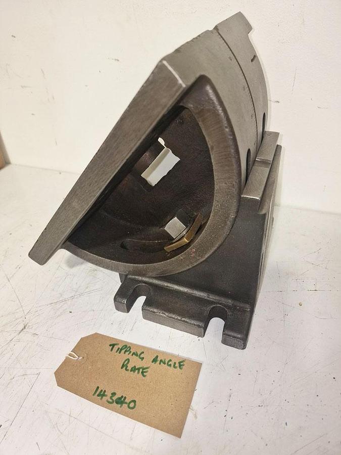 Used UNKNOWN CAST IRON TIPPING ANGLE PLATE 10" x 7 1/2"