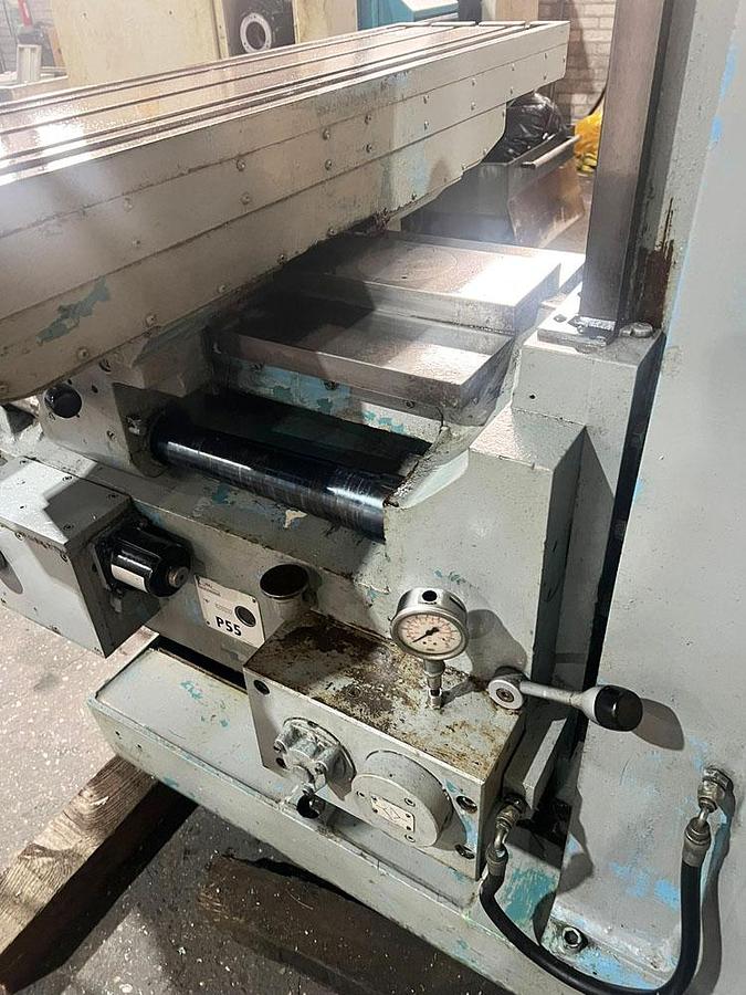 Used CINCINNATI MILACRON  207 MK VERTICAL MILL