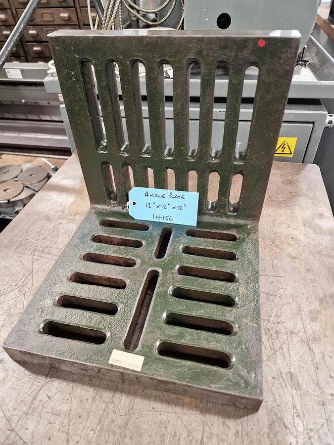 Used UNKNOWN CAST IRON HEAVY DUTY ANGLE PLATE