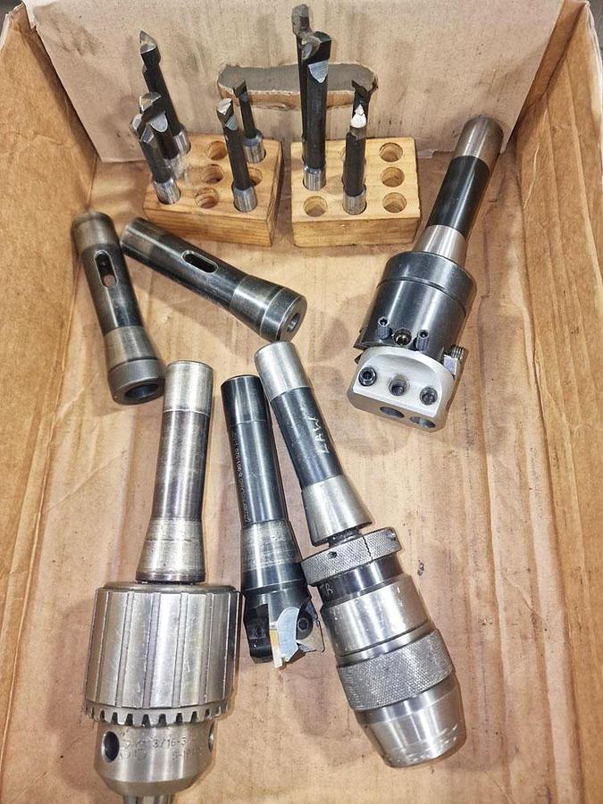 Used UNKNOWN MISCELLANEOUS R8 TOOLING