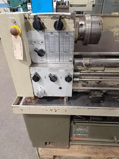 Used HARRISON M300 13" x 25" GAP BED CENTRE LATHE