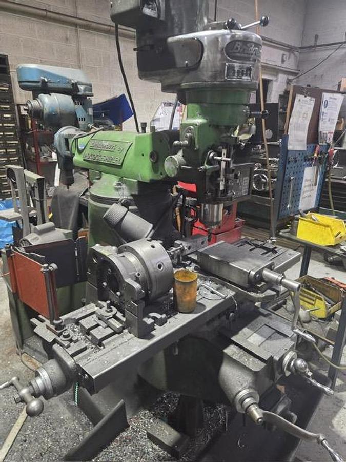 Used BRIDGEPORT BRJ TURRET MILL