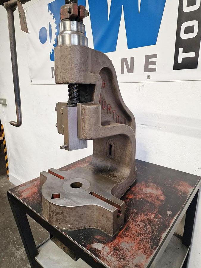 Used NORTON 4 DB FLYPRESS ON STAND
