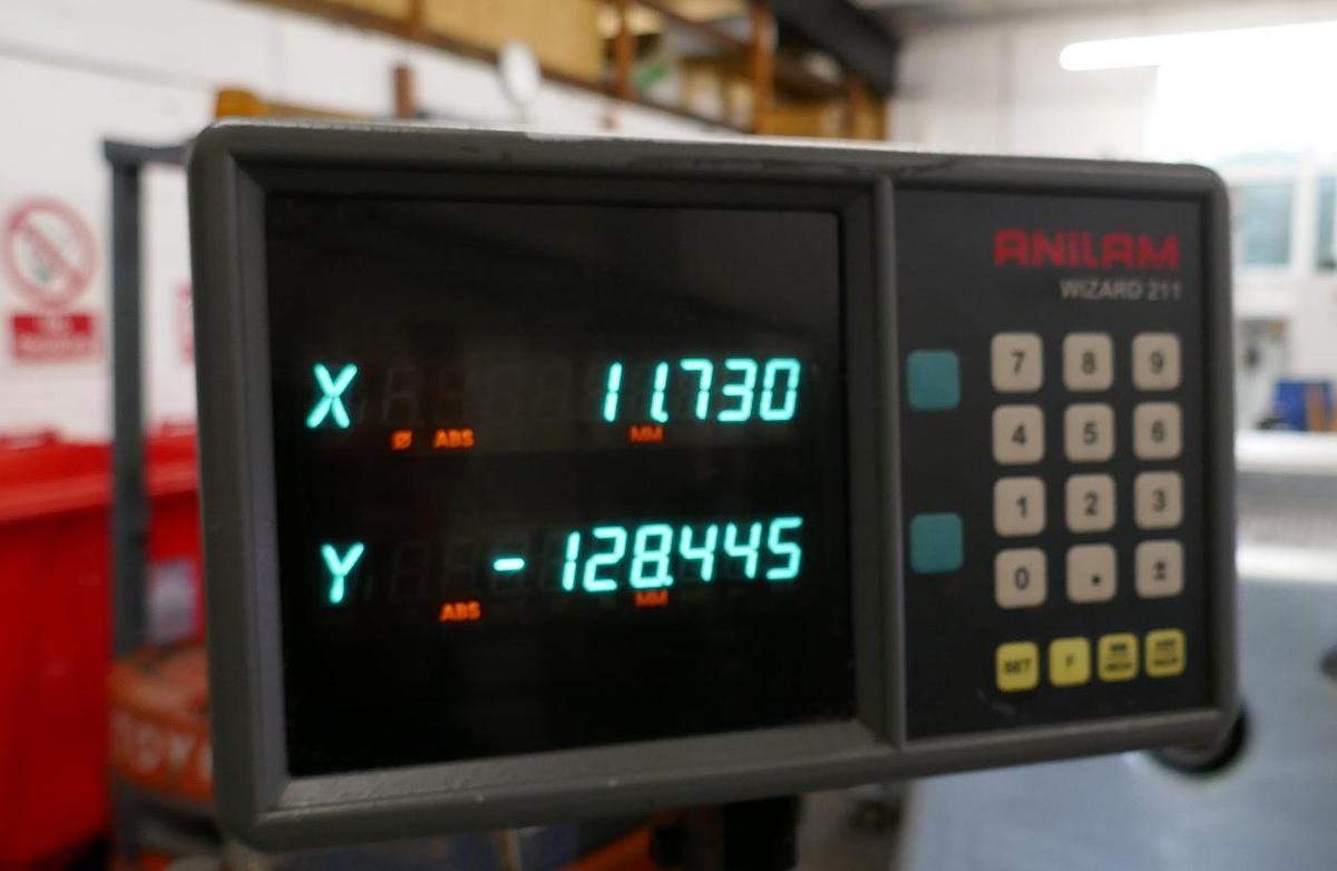 Used COLCHESTER TRIUMPH 2000 15" x 50" GAP BED CENTRE LATHE