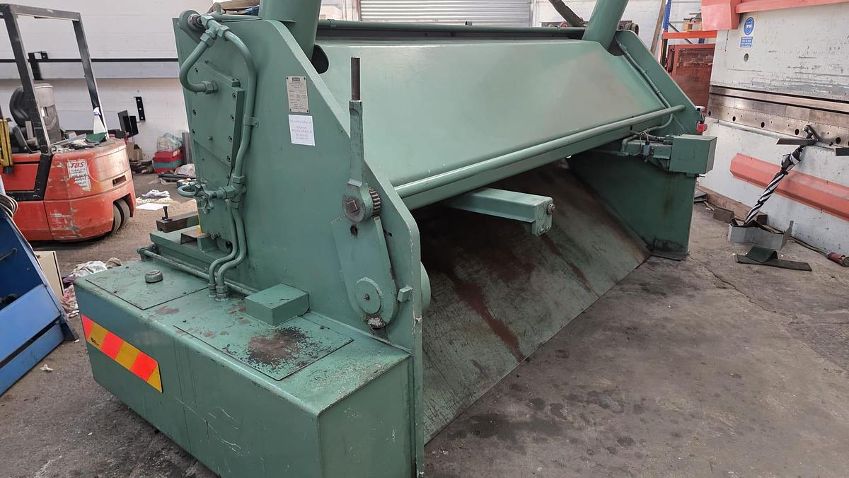 Used PEARSON 10ft x 3/8” (3048mm x 10mm) Capacity Hydraulic Swing Beam Guillotine Shear.