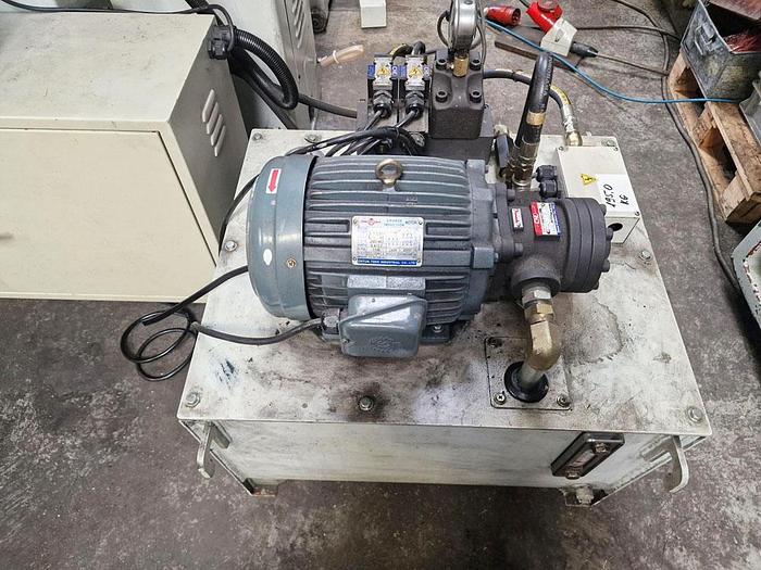 Used 2011 KENT KGS 63AHD HYDRAULIC SURFACE GRINDER
