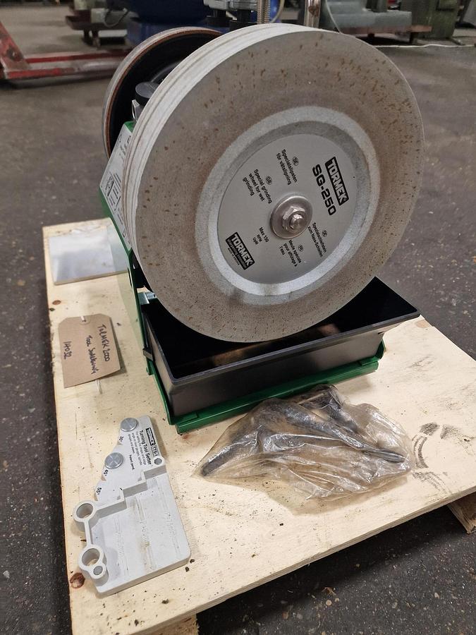 Used TORMEK Description TORMEK 2000 WATER COOLED SHARPENING MACHINE 240 Volts.