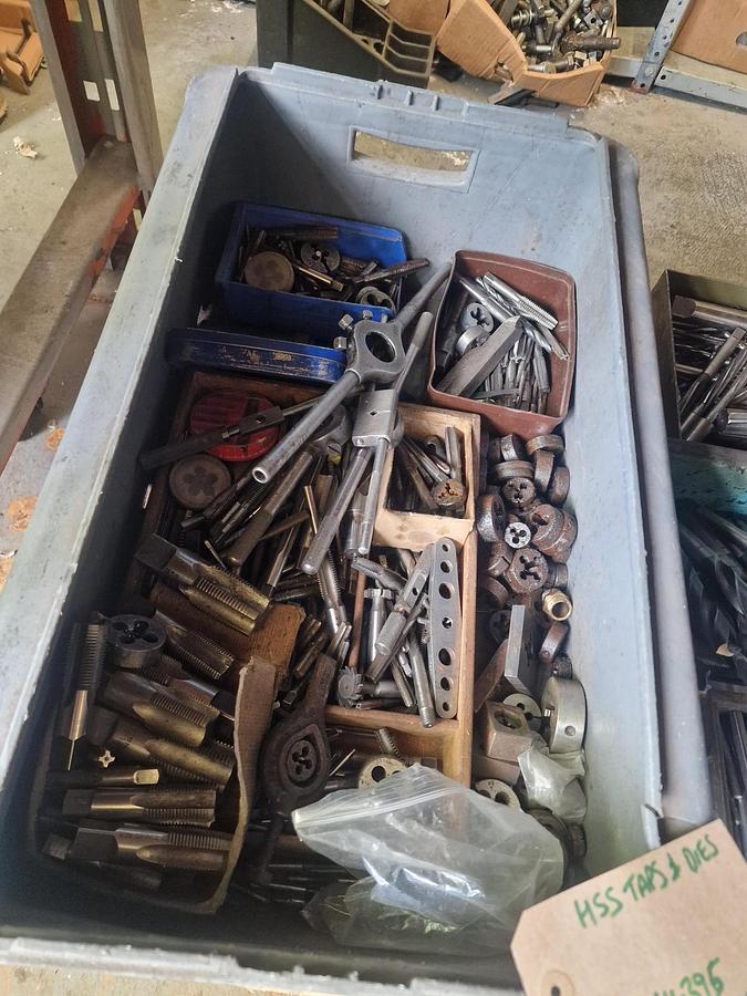 Used UNKNOWN LARGE QUANTITY OF MISCELLANEOUS HSS TAPS & DIES