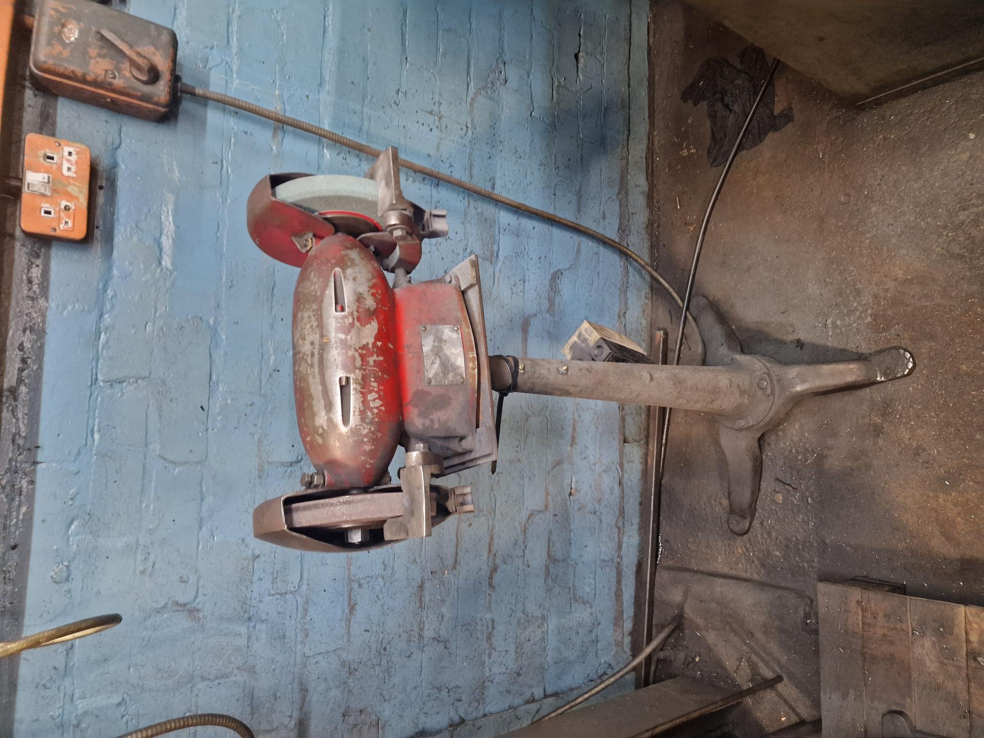 Used UNKNOWN DOUBLE ENDED GRINDER