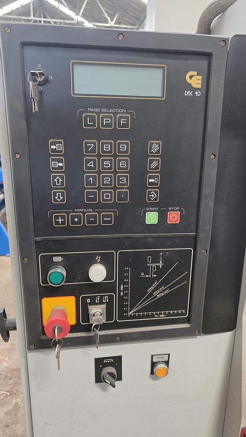 Used 1999 EDWARDS PEARSON VR 3070mm x 6.5mm Capacity Hydraulic Variable Rake Guillotine Shear