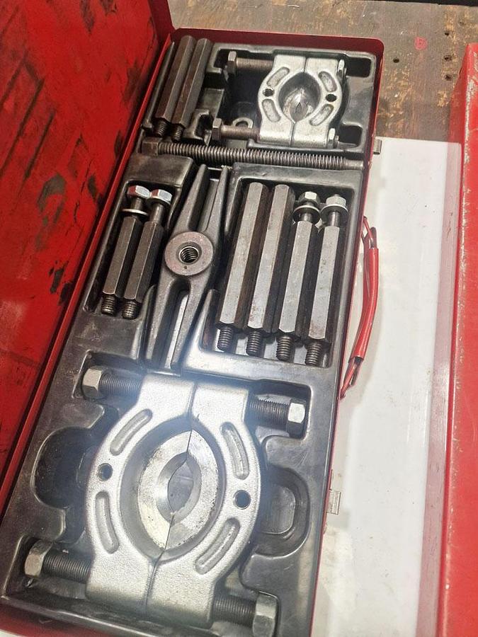 Used CLARKE BEARING PULLER KITS