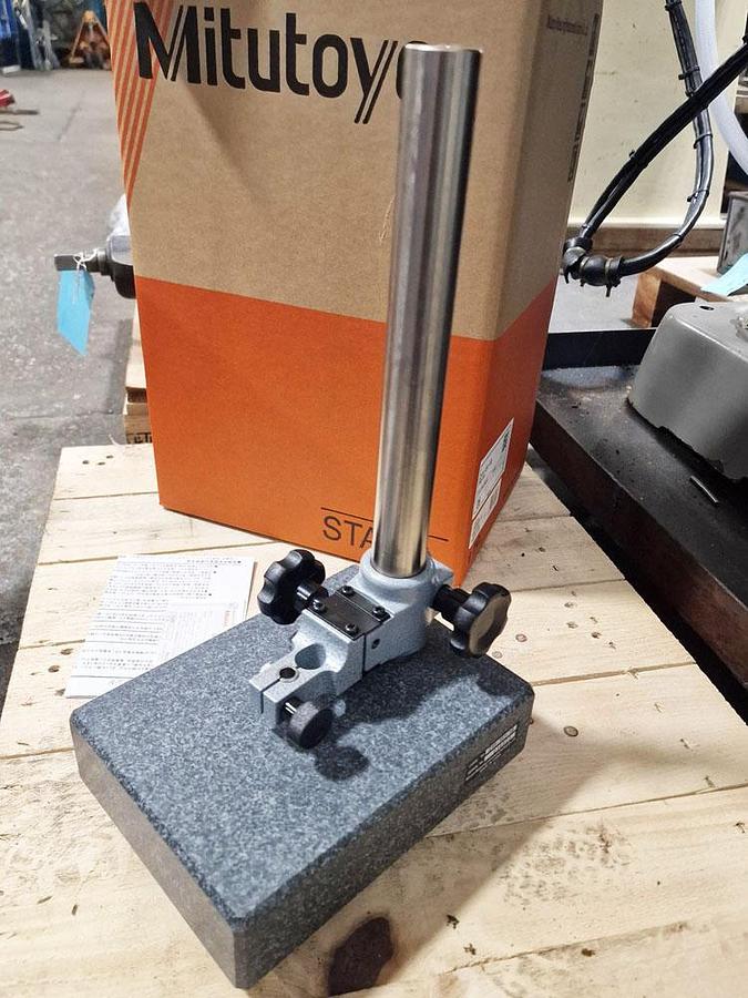 MITUTOYO DIAL GAUGE STAND Model 215-151-10