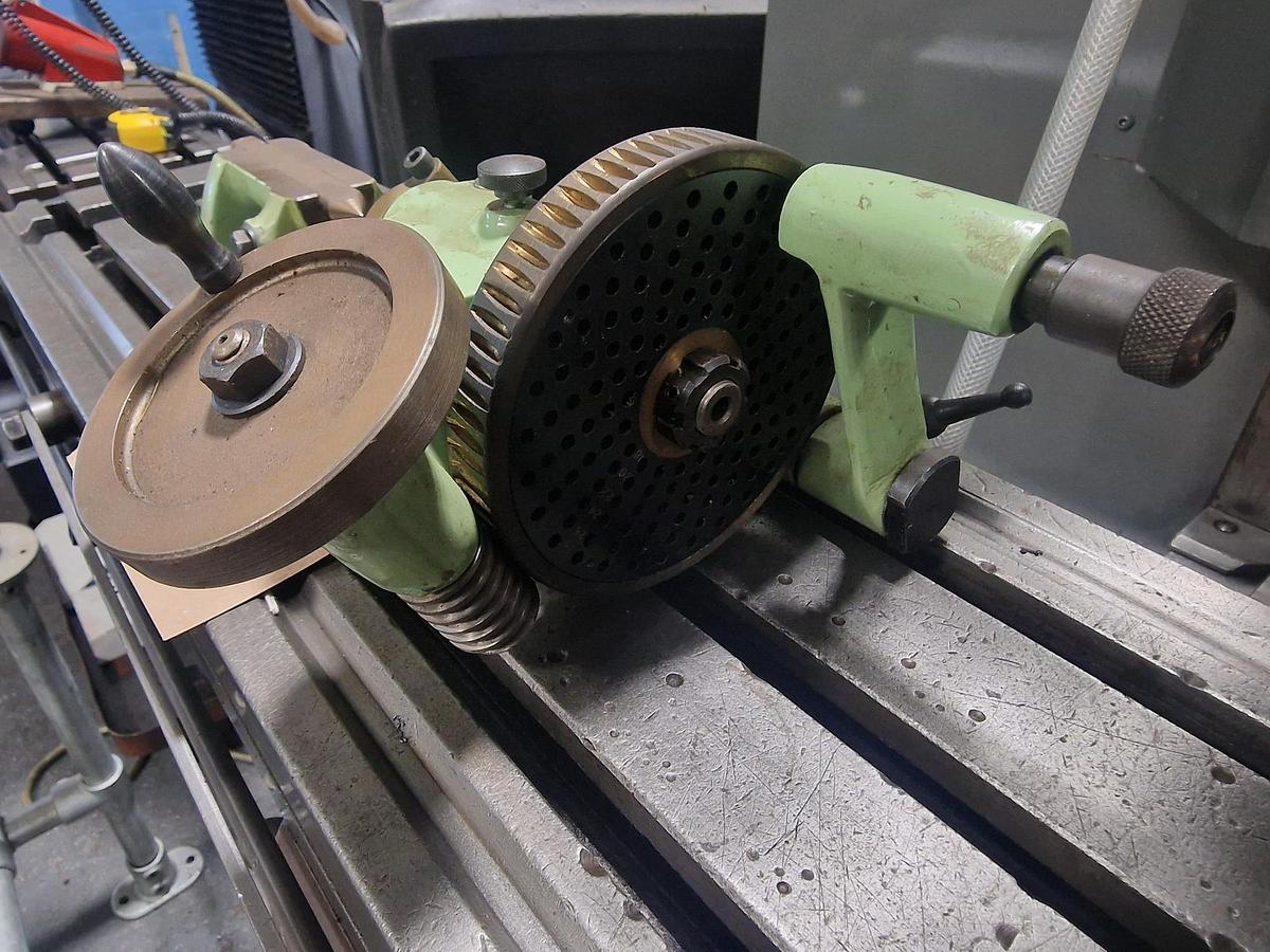 Used JONES & SHIPMAN DIVIDING HEAD & TAILSTOCK