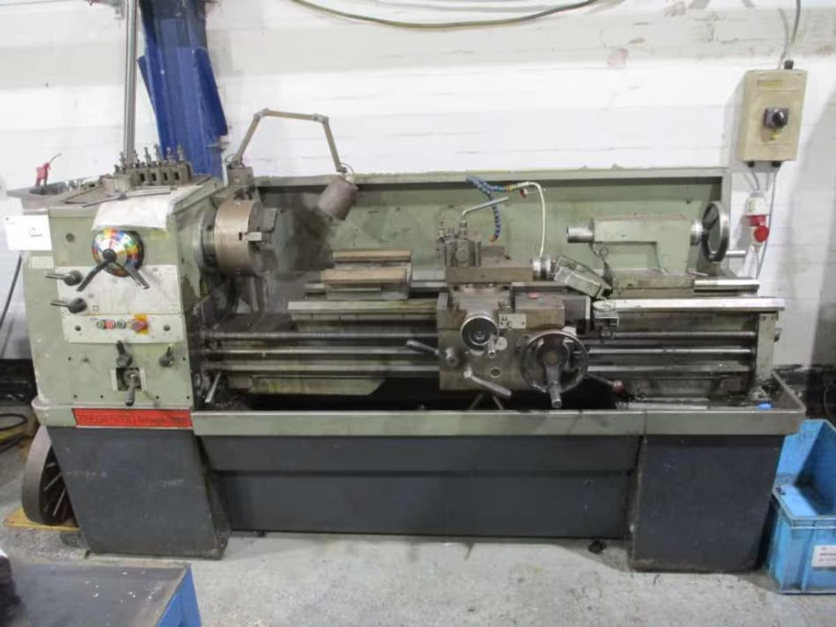 Used COLCHESTER TRIUMPH 2000 15" x 50" GAP BED CENTRE LATHE