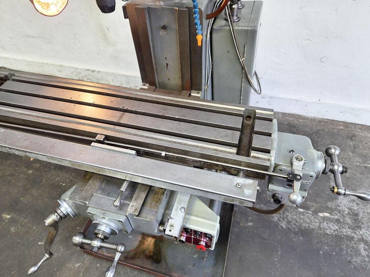 Used BRIDGEPORT BR2J2 TURRET MILL