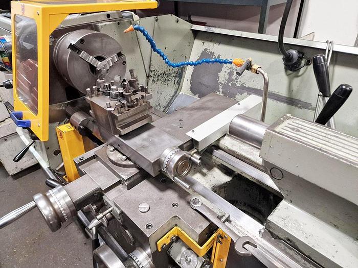 Used COLCHESTER TRIUMPH 2000 15" x 30" GAP BED CENTRE LATHE