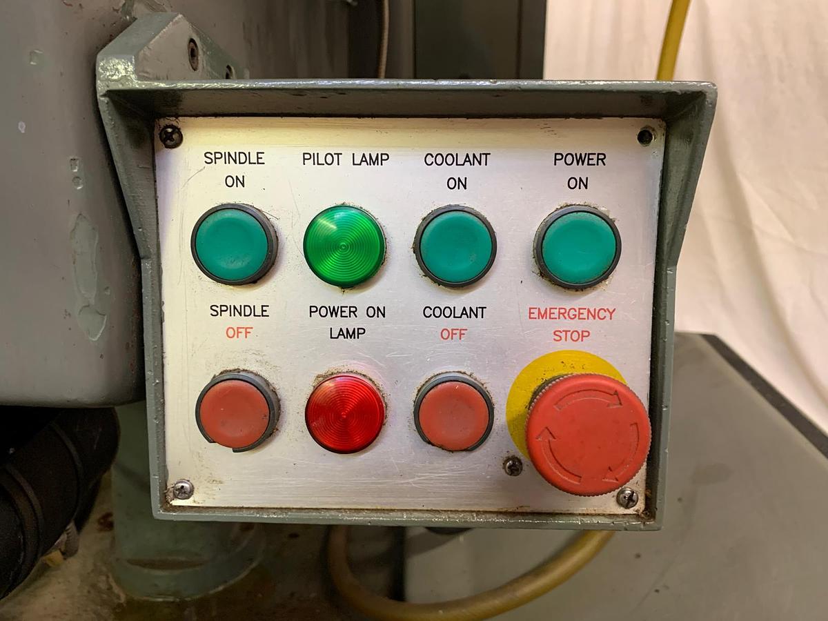 Used 2000 XYZ PRO 2000 CNC TURRET MILL