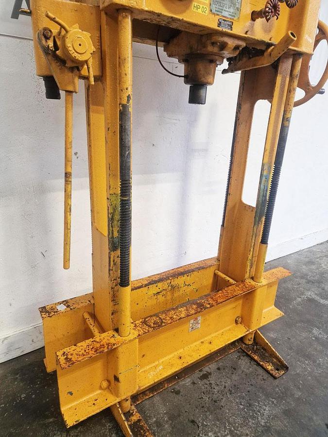 Used LAYCOCK 60 TON HYDRAULIC GARAGE PRESS