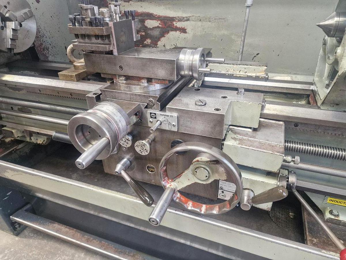 Used COLCHESTER TRIUMPH 2000 15" x 50" STRAIGHT BED CENTRE LATHE