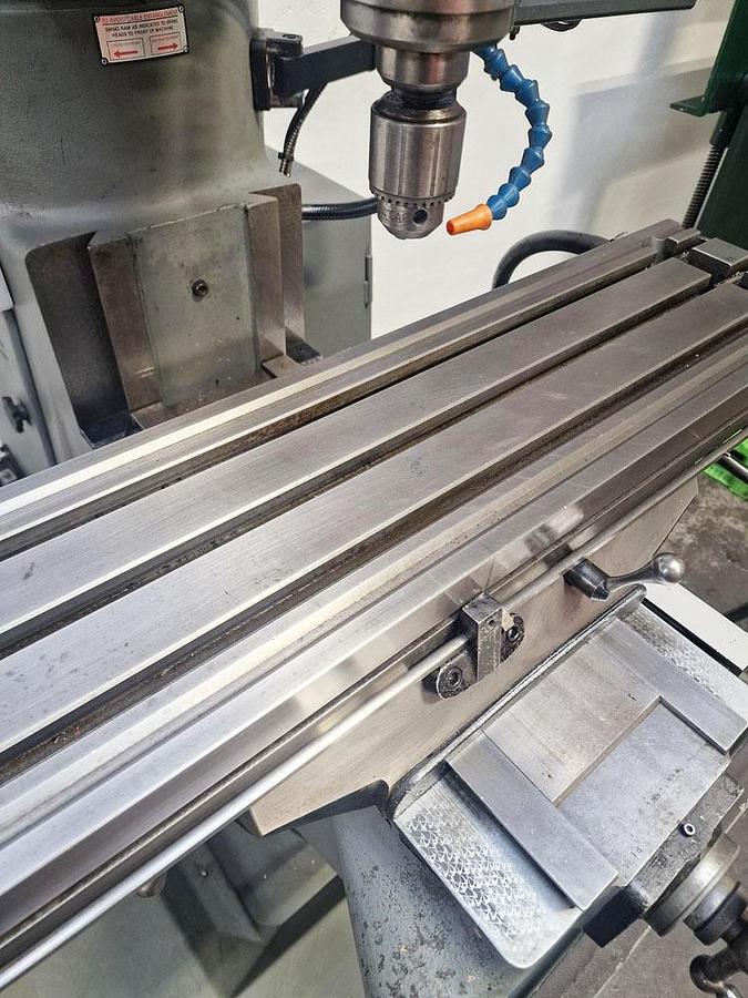 Used BRIDGEPORT SERIES 1 BR2J2 TURRET MILL