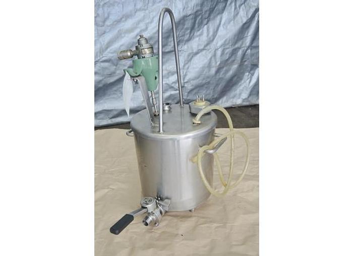 Used USED 5 GALLON TANK, STAINLESS STEEL, SANITARY WITH AIR MIXER