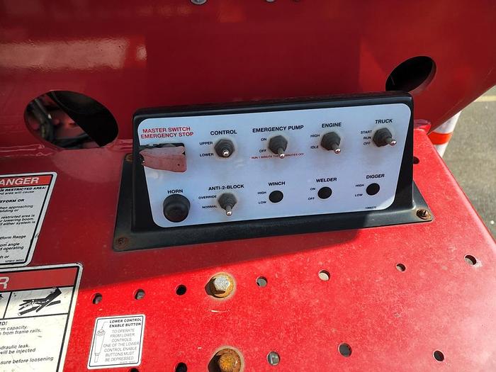 Used 2017 Elliott G85R Sign Crane on 2017 Freightliner M2-106 6x4 Reg Cab Flatbed Truck - MB7599