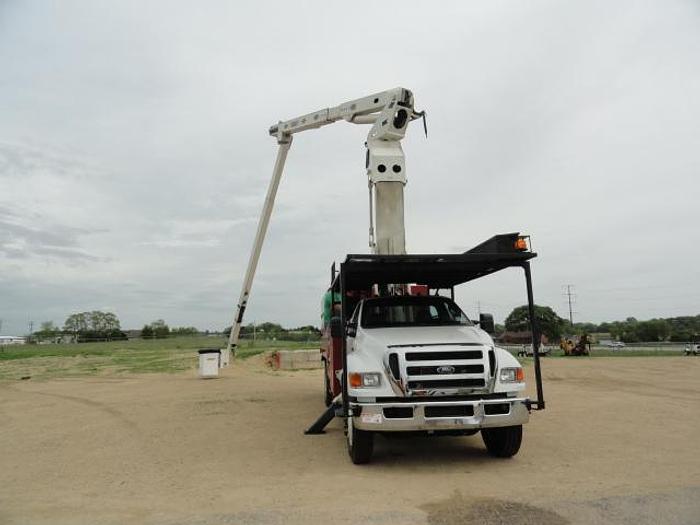 Used 2011 versalift V0270E