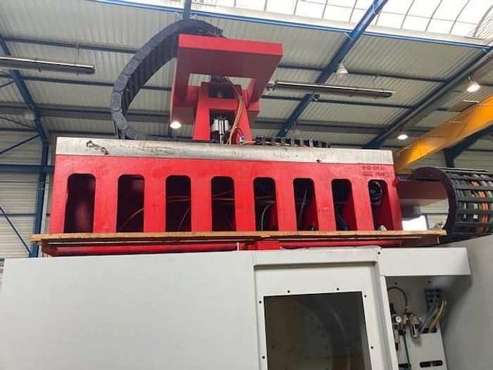 Utilisé Centre de fraisage 5 axes ZPS TAJMAC type MCV 1210