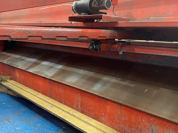 Used Edwards Pearson  4m x 4mm Guillotine Shears