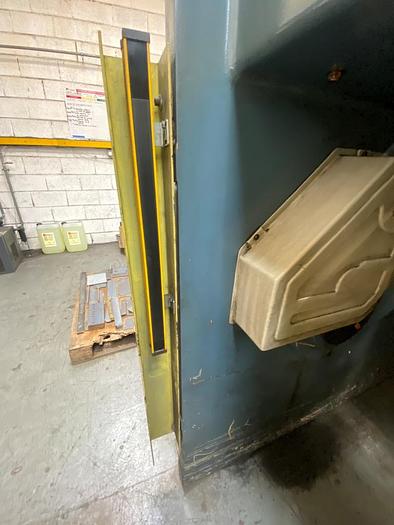 Used 2006 Durma SB3013 Guillotine Shears