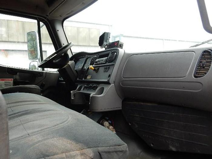 Used 2009 Freightliner M2-106