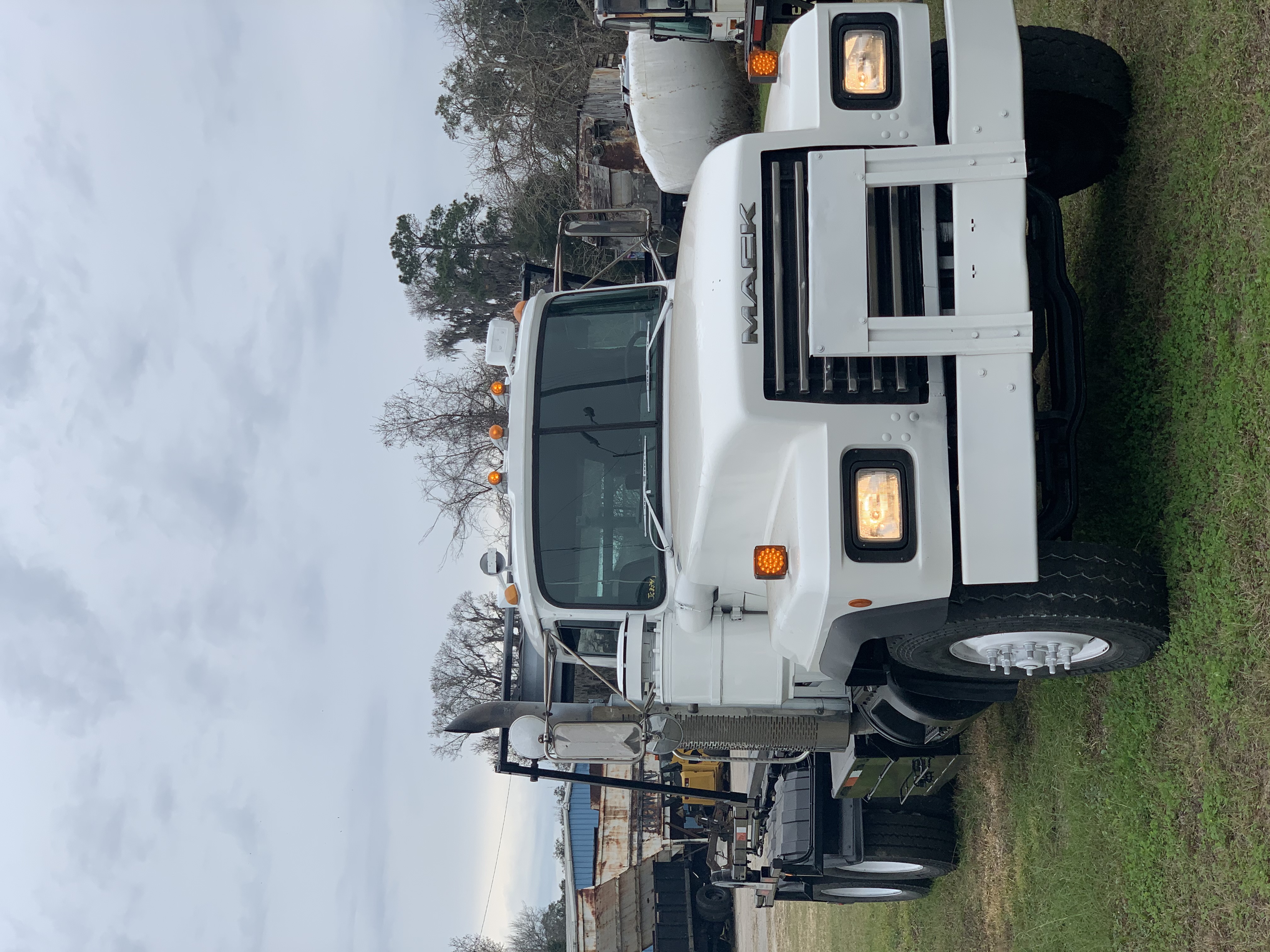 Used 2001 MACK RD