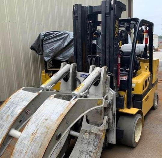 Used 12,000 POUND YALE ROLL CLAMP TRUCK MODEL GLC120VXPRS W/ 72" CLAMP MFG. 2015 LOWERED MAST 92"