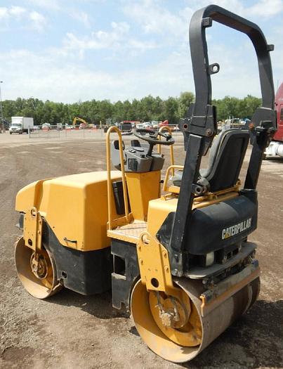 Used 2005 Caterpillar CB-214E