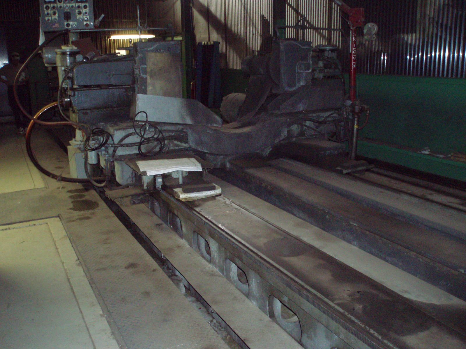 Used 50"/63" x 376" FARREL Model 69 A 4895 TRAVELING-HEAD ROLL GRINDER