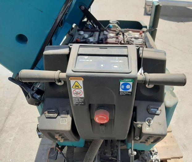 Used Scrubber, Floor, Tennant, Mdl 5700 XP, 36 Volt #S743082