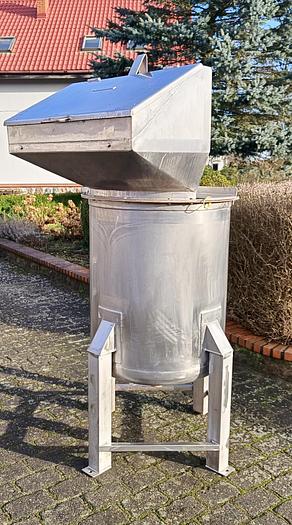 Used Zbiornik nierdzewny z dnem kulistym, pojemność ok. 430 l, z mieszadłem i nadbudowanym zasypem i pokrywą na zawiasach