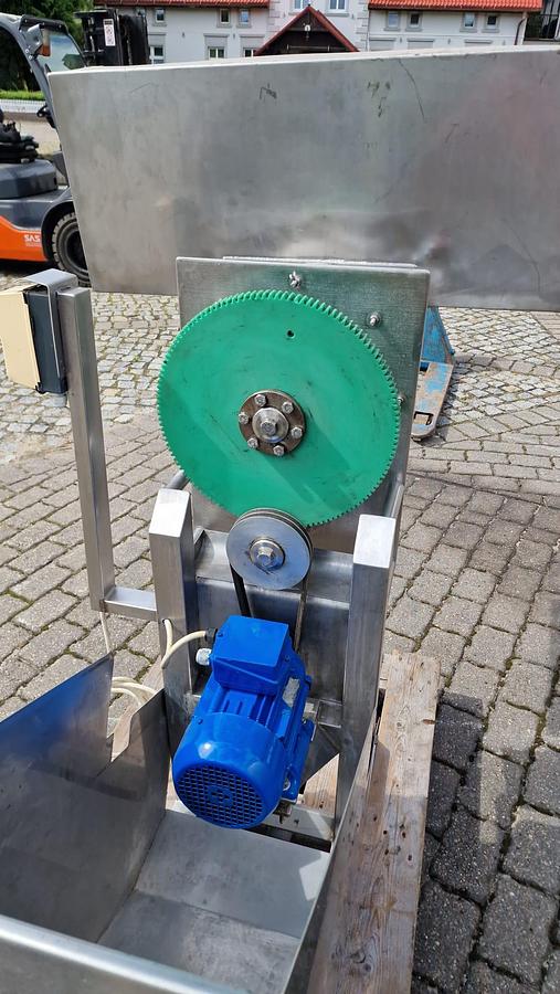 Used Krajalnica do warzyw z zasypem