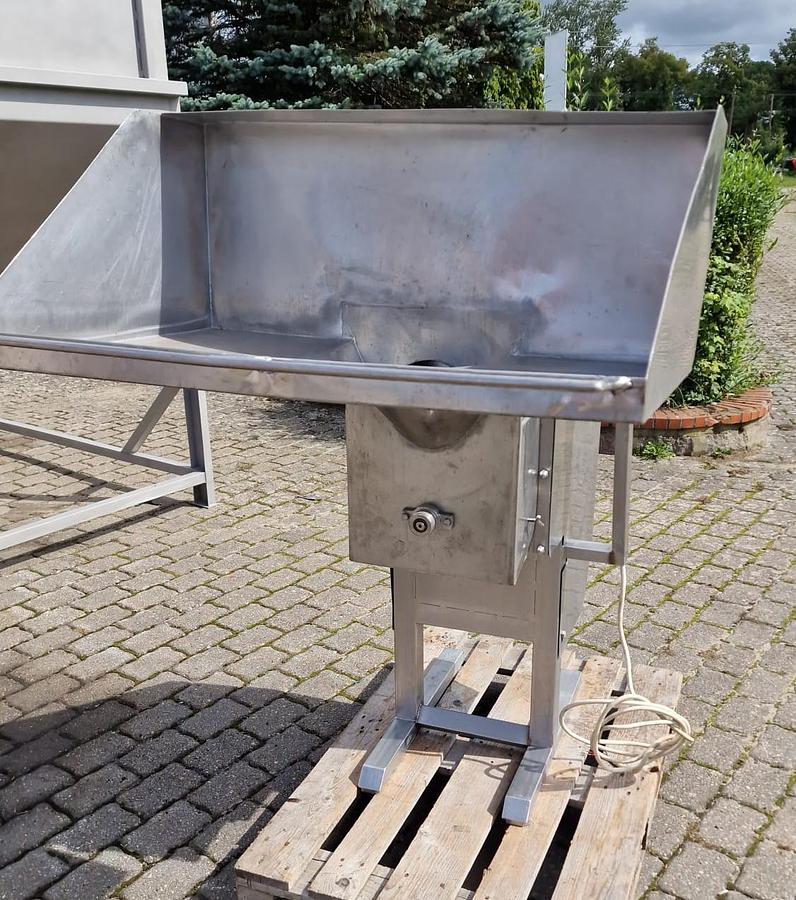 Used Krajalnica do warzyw z zasypem